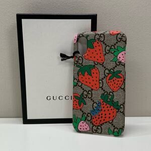 NWB | Gucci | Strawberry iPhone X/XS Case